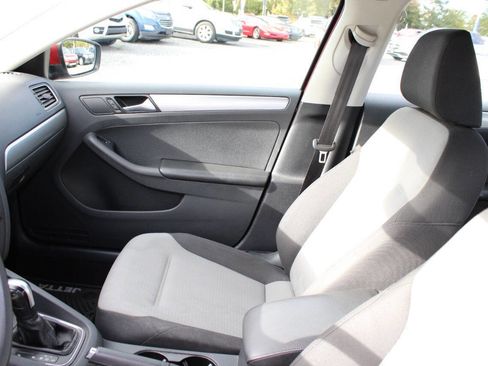 Used 2017 Volkswagen Jetta S image 14