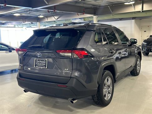 Used 2022 Toyota RAV4 LE image 2
