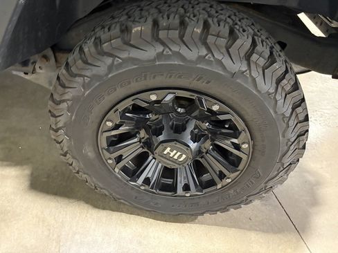 Used 2017 Jeep Wrangler Sport image 23