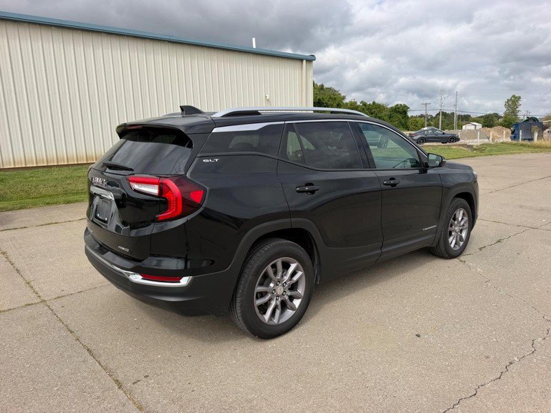 Used 2024 GMC Terrain SLT AWD/4WD image 3