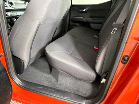 Used 2016 Toyota Tacoma TRD Sport image 21