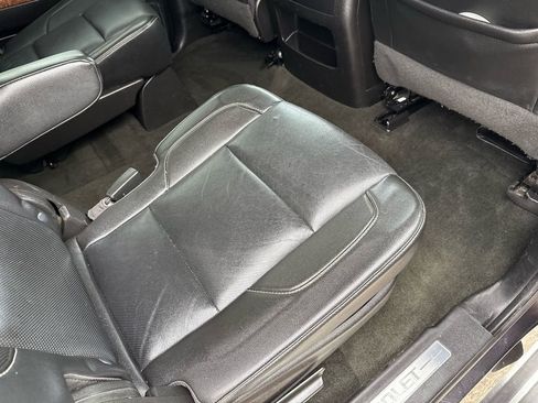 Used 2018 Chevrolet Suburban Premier image 23