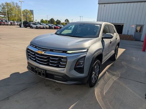 Used 2025 Chevrolet Equinox LT AWD/4WD image 22