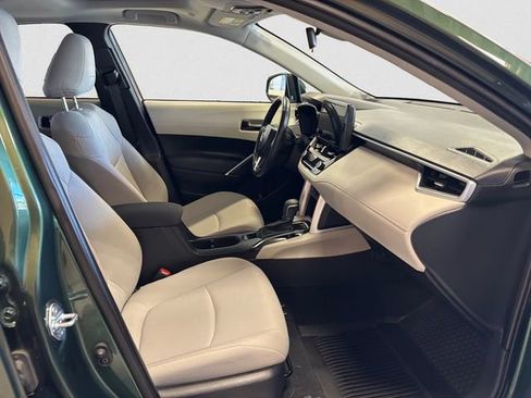 Used 2023 Toyota Corolla Cross LE w/ Moonroof Package image 16