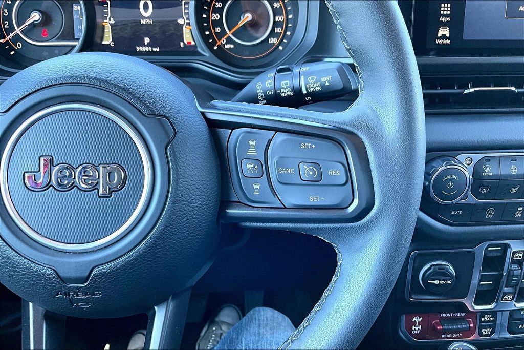 Certified 2025 Jeep Wrangler Unlimited Rubicon w/ Convenience Group AWD/4WD image 7