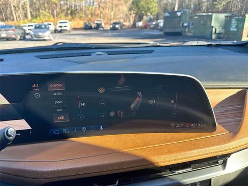 Used 2025 Cadillac XT4 Sport image 24