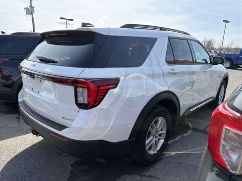 Used 2025 Ford Explorer Active image 7