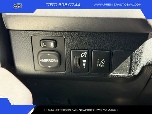 Used 2017 Toyota RAV4 LE FWD image 19
