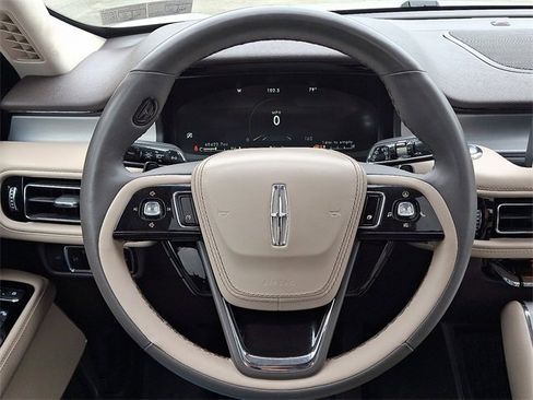 Used 2022 Lincoln Aviator AWD w/ Premium Package image 20