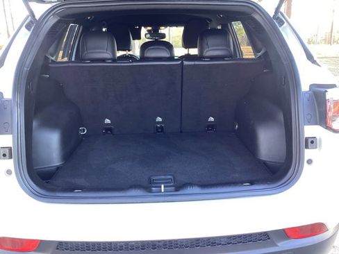 Used 2024 Jeep Compass Latitude image 12