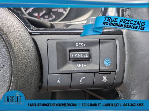 Used 2023 Nissan Pathfinder Platinum w/ Black Appearance Package AWD/4WD image 21