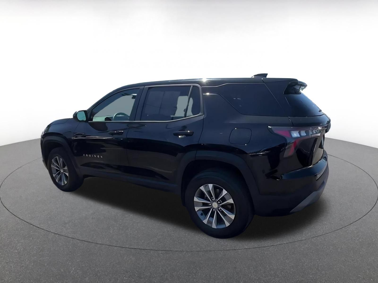 Used 2025 Chevrolet Equinox LT FWD image 9