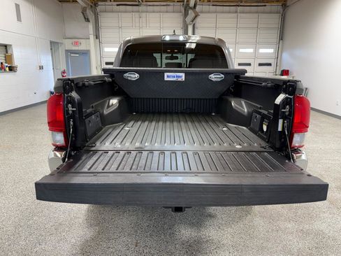 Used 2017 Toyota Tacoma TRD Off-Road w/ Tow Package (A/T) image 23