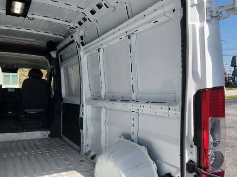 Used 2026 RAM ProMaster 2500 w/ Convenience Group FWD image 3
