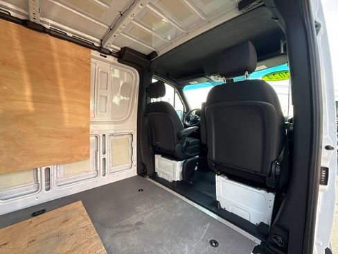 Used 2024 Mercedes-Benz Sprinter 2500 image 21