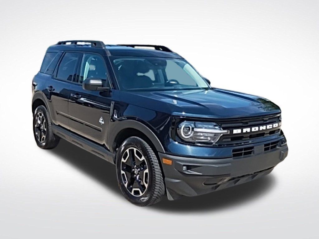 Used 2023 Ford Bronco Sport Outer Banks w/ Tech Package AWD/4WD image 3