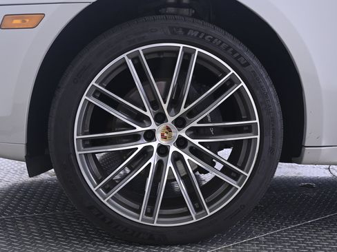 Certified 2023 Porsche Macan AWD/4WD image 11