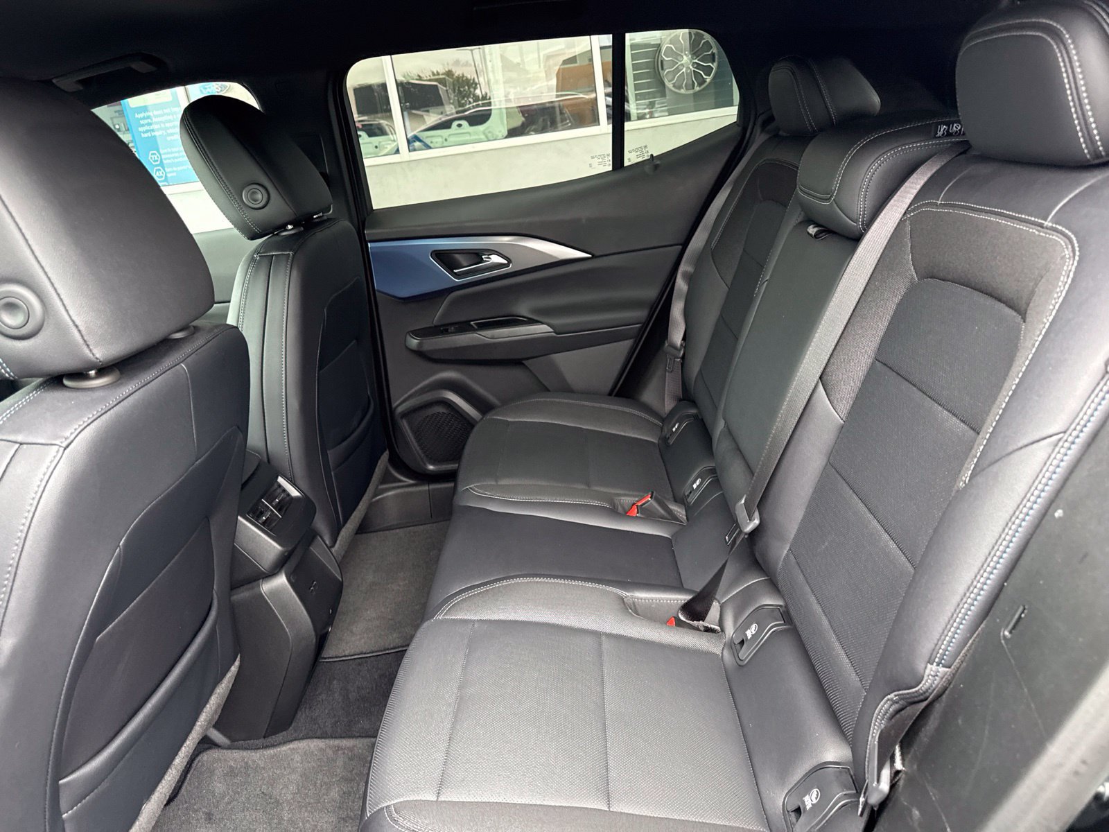 Used 2024 Chevrolet Equinox EV LT AWD/4WD image 17