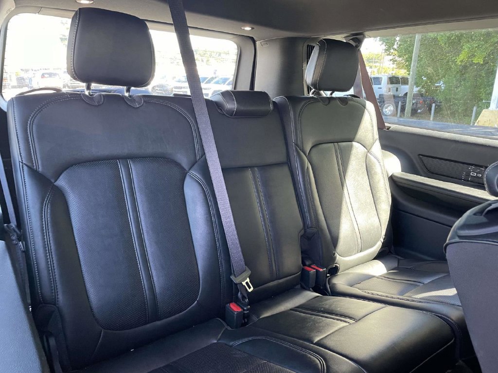Certified 2024 Jeep Wagoneer L Series II w/ Flexible Seating Group AWD/4WD image 20