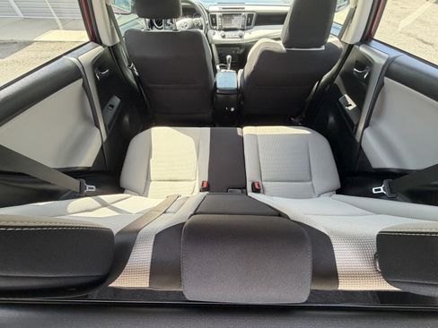 Used 2018 Toyota RAV4 XLE FWD image 17