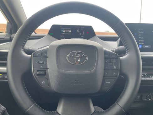 Used 2025 Toyota Prius LE image 28