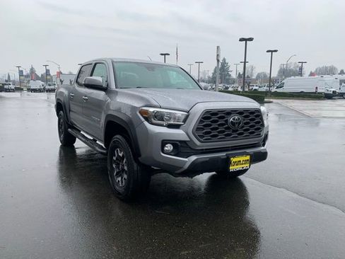 Used 2021 Toyota Tacoma TRD Off-Road w/ Technology Package image 8