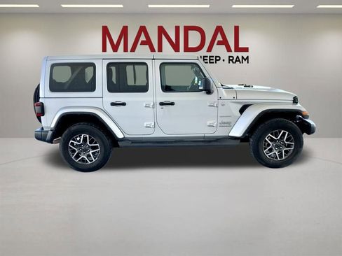 Used 2024 Jeep Wrangler Unlimited Sahara AWD/4WD image 4