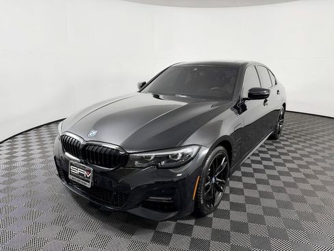 Used 2022 BMW 330e w/ M Sport Package image 3