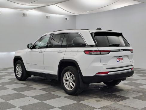 Used 2023 Jeep Grand Cherokee Laredo w/ Luxury Tech Group I AWD/4WD image 7