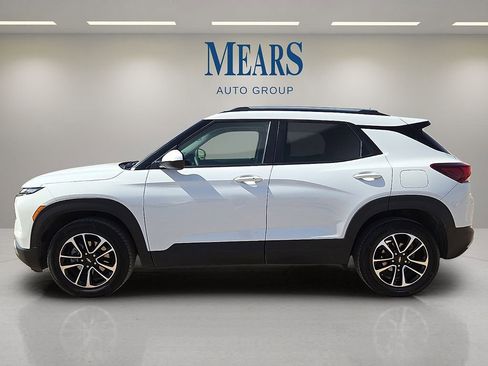 Used 2025 Chevrolet TrailBlazer LT image 2