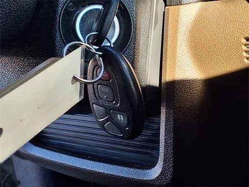 Used 2015 GMC Acadia SLT image 13