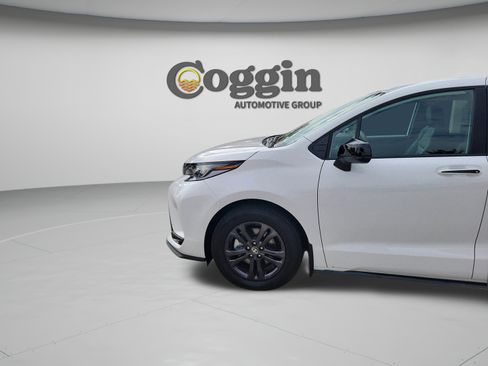 Certified 2025 Toyota Sienna XSE w/ XSE Plus Package AWD/4WD image 30