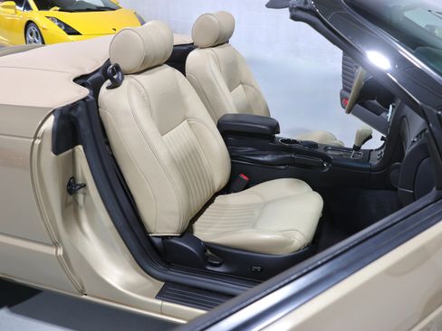 Used 2005 Ford Thunderbird image 18