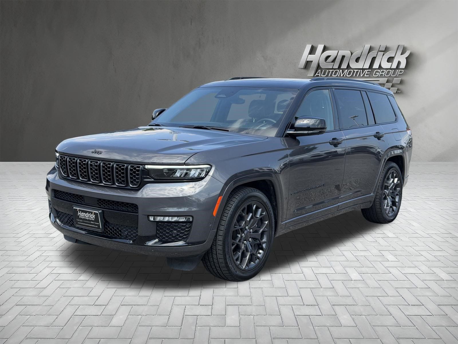 Used 2025 Jeep Grand Cherokee L Summit w/ Obsidian Package AWD/4WD image 5