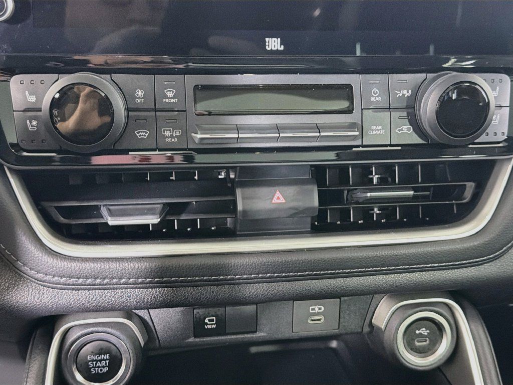 Used 2025 Toyota Grand Highlander AWD image 17