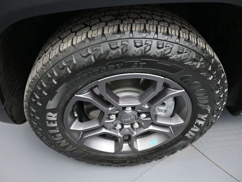 Used 2024 Jeep Grand Cherokee Trailhawk image 14