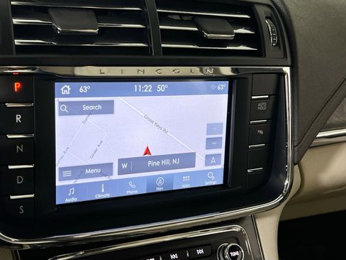 Used 2020 Lincoln Continental AWD w/ Premium Package image 13