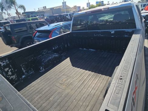 Used 2019 Chevrolet Silverado 1500 Custom w/ Custom Value Package AWD/4WD image 12