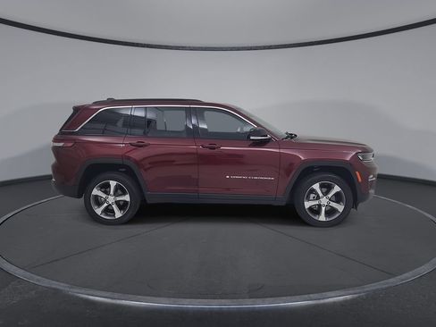 Certified 2025 Jeep Grand Cherokee Limited w/ Luxury Tech Group II AWD/4WD image 19