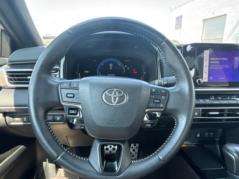 Used 2025 Toyota Camry SE FWD image 20