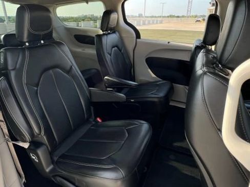 Used 2020 Chrysler Voyager Lxi image 68