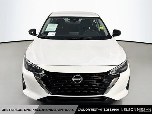 Certified 2025 Nissan Sentra SR FWD image 2