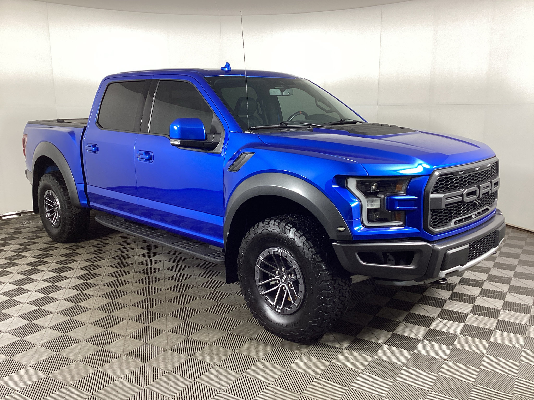 Used 2019 Ford F150 Raptor w/ Equipment Group 802A Luxury AWD/4WD image 1