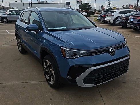 New 2026 Volkswagen Taos SE AWD/4WD image 3