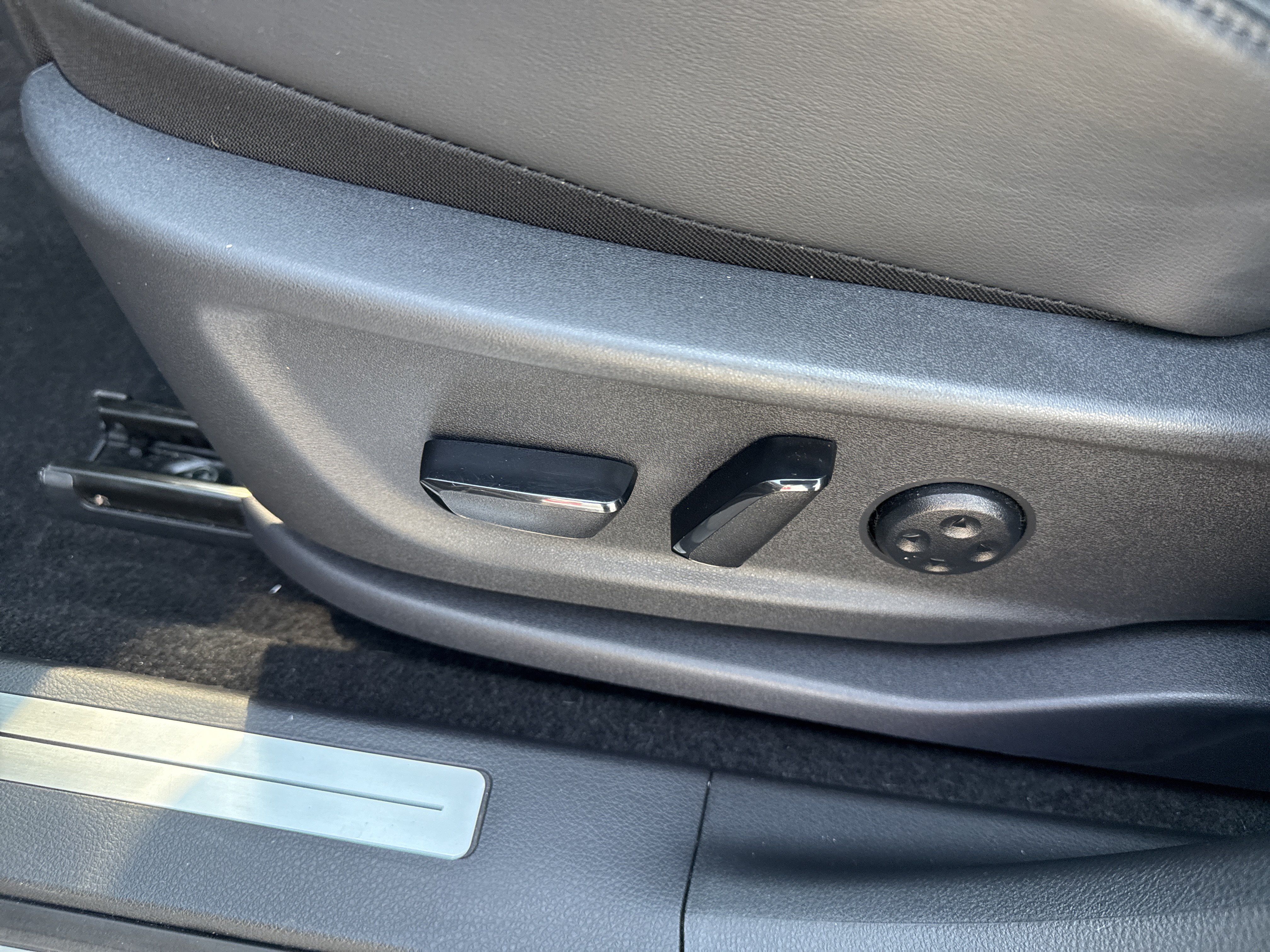 Certified 2024 Nissan Ariya AWD image 17