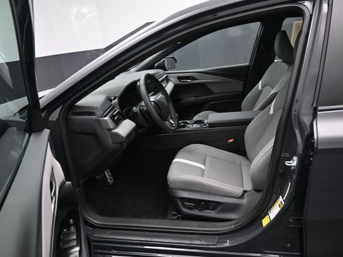 Used 2026 Toyota Camry SE AWD/4WD image 9