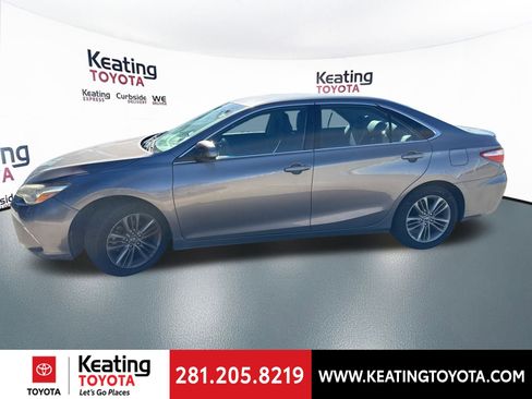 Used 2017 Toyota Camry SE image 4