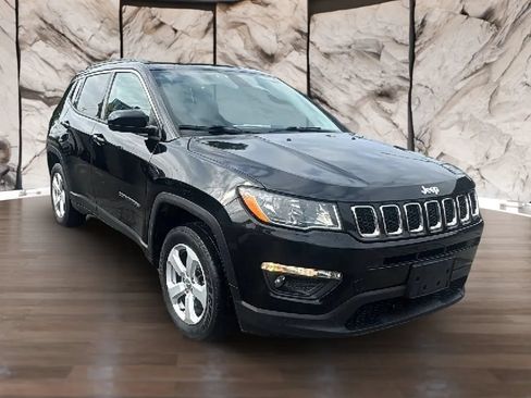 Used 2021 Jeep Compass Latitude w/ Sun and Sound Group AWD/4WD image 10