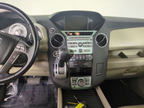 Used 2010 Honda Pilot Touring image 17