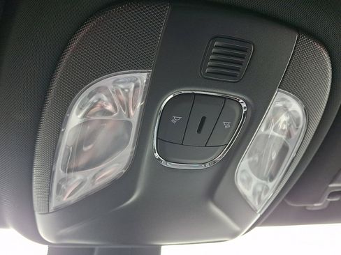 Used 2024 Jeep Compass Limited image 32